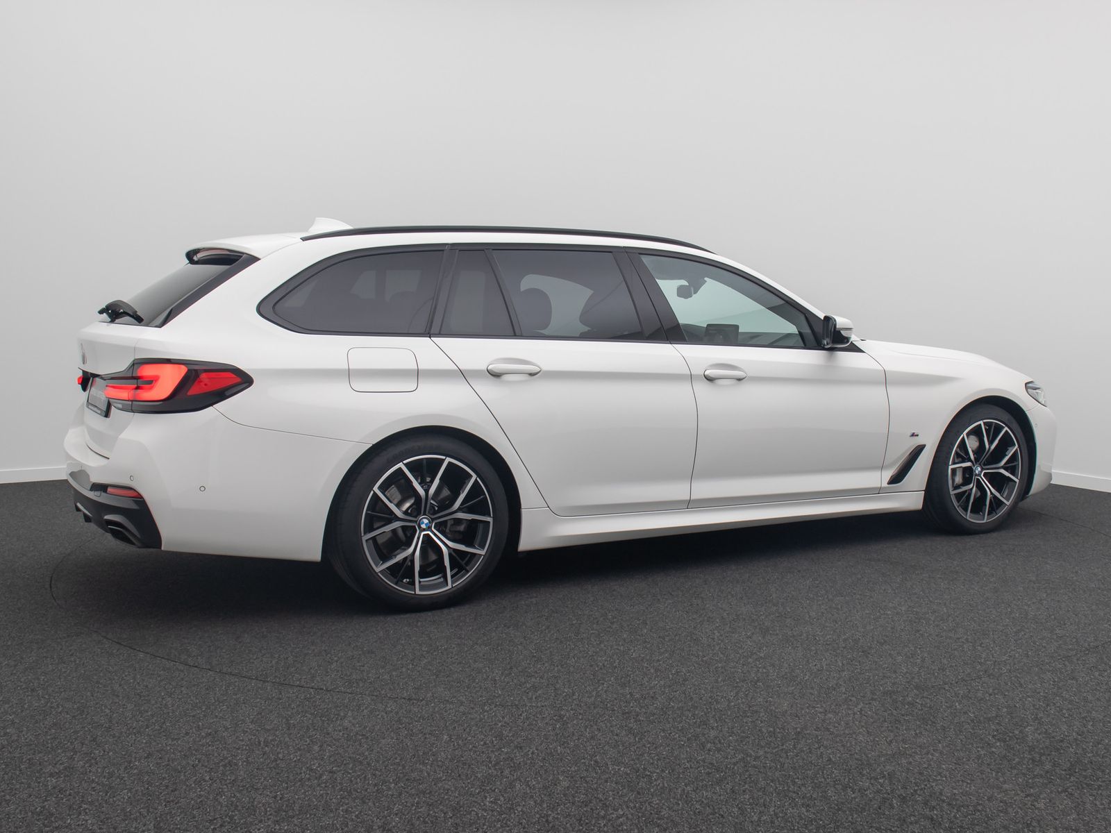 Fahrzeugabbildung BMW 530d xD M Sport DAB Laser 360&deg;HUD 4xKlima 19Zoll