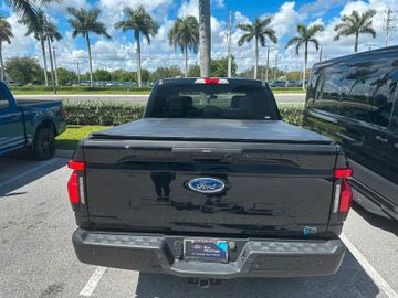 Ford F 150 Lightning SXT AWD  Elektro 2023 schwarz