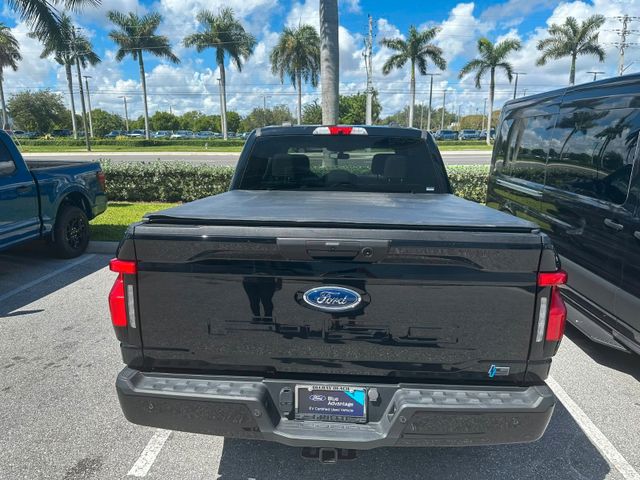 Ford F 150 Lightning SXT AWD  Elektro 2023 schwarz