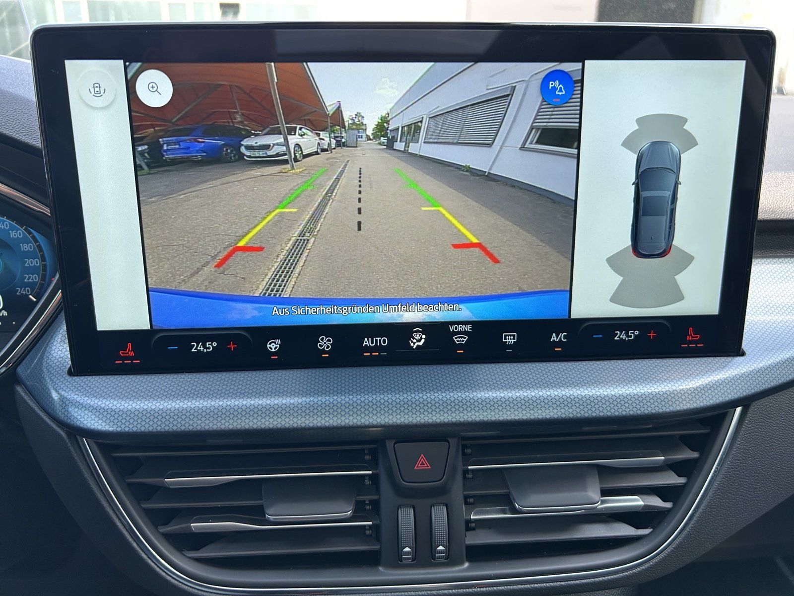 Fahrzeugabbildung Ford Focus 1.5 Active X Aut./LED/KAMERA/ACC/SHZ/PANO/