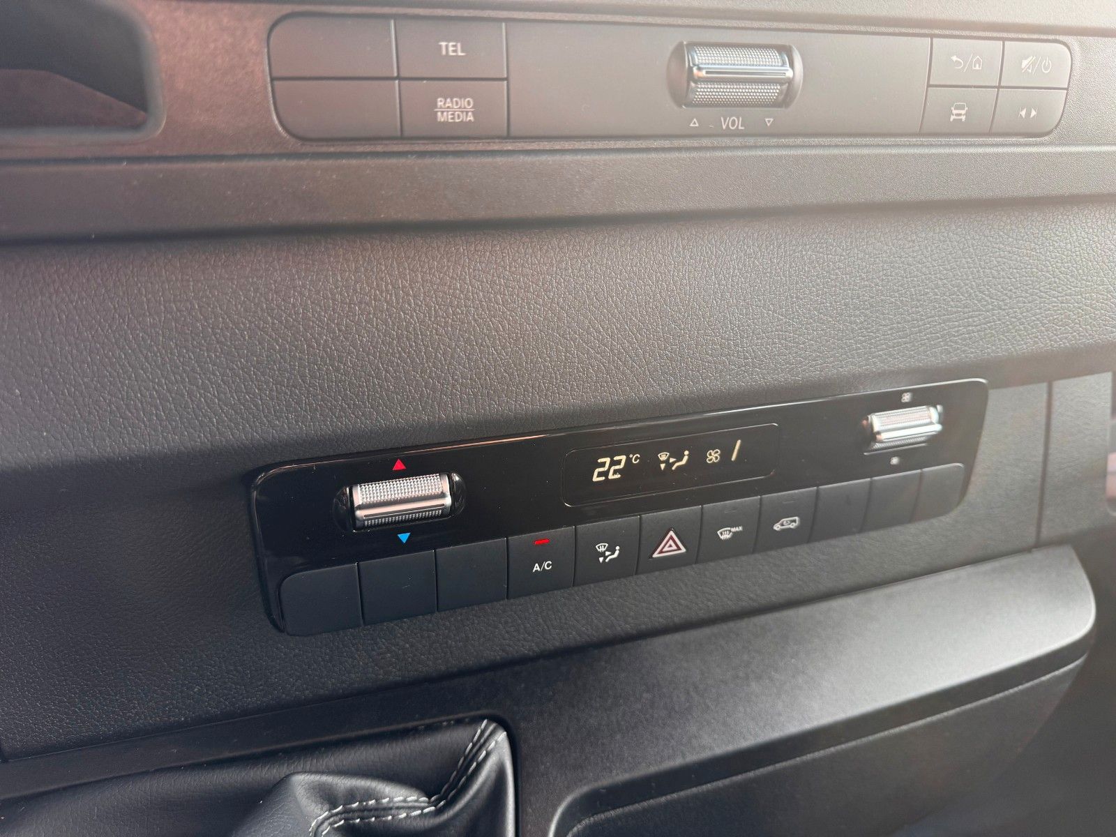 Fahrzeugabbildung Mercedes-Benz Sprinter 314 CDI 4x4 DoKa 3665 Klima AHK