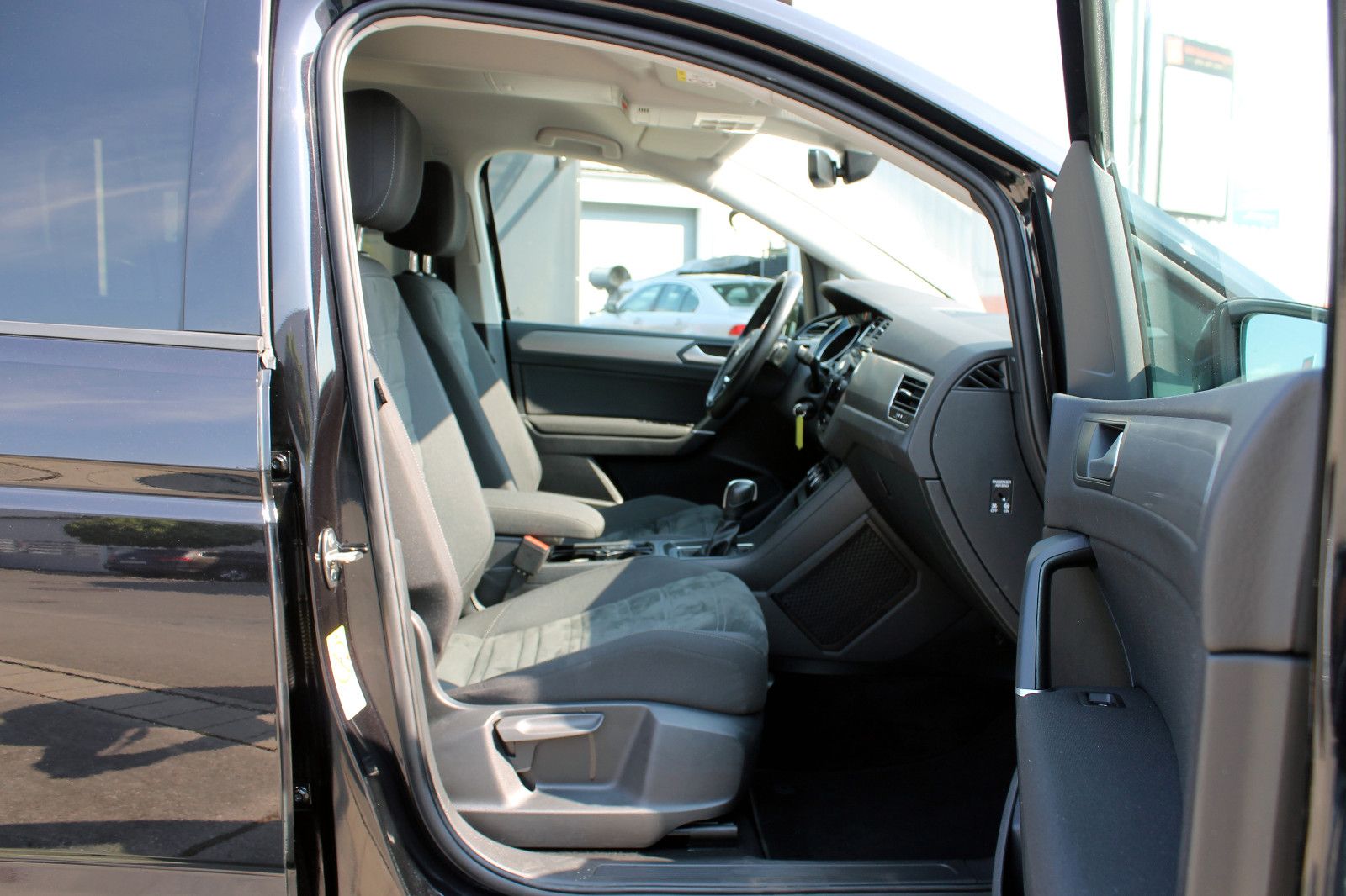 Fahrzeugabbildung Volkswagen Touran Comfortline 2.0TDI 7-Stz. ACC PDC SHZ BT