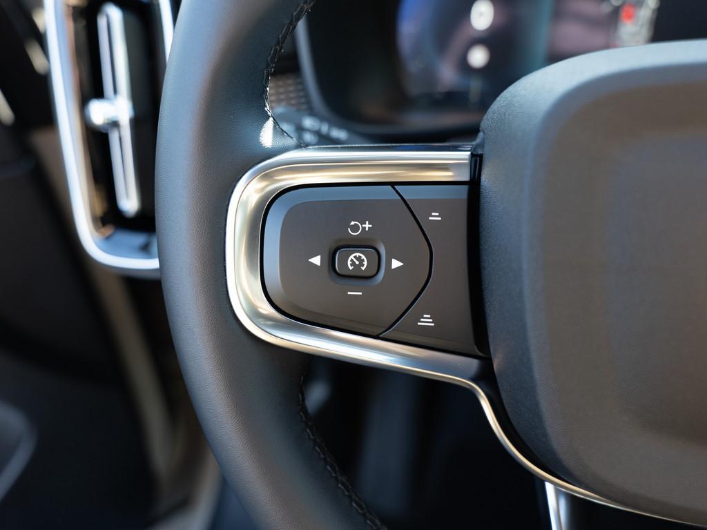 Volvo XC40 B3 Plus Dark SHZ LED NAVI MEMORY H/K 360°