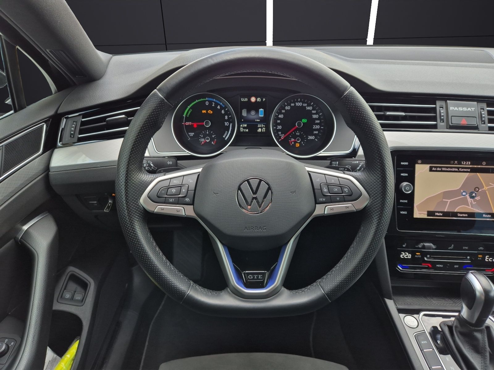 Fahrzeugabbildung Volkswagen Passat Variant GTE AHK Navi ACC RFK SH LM