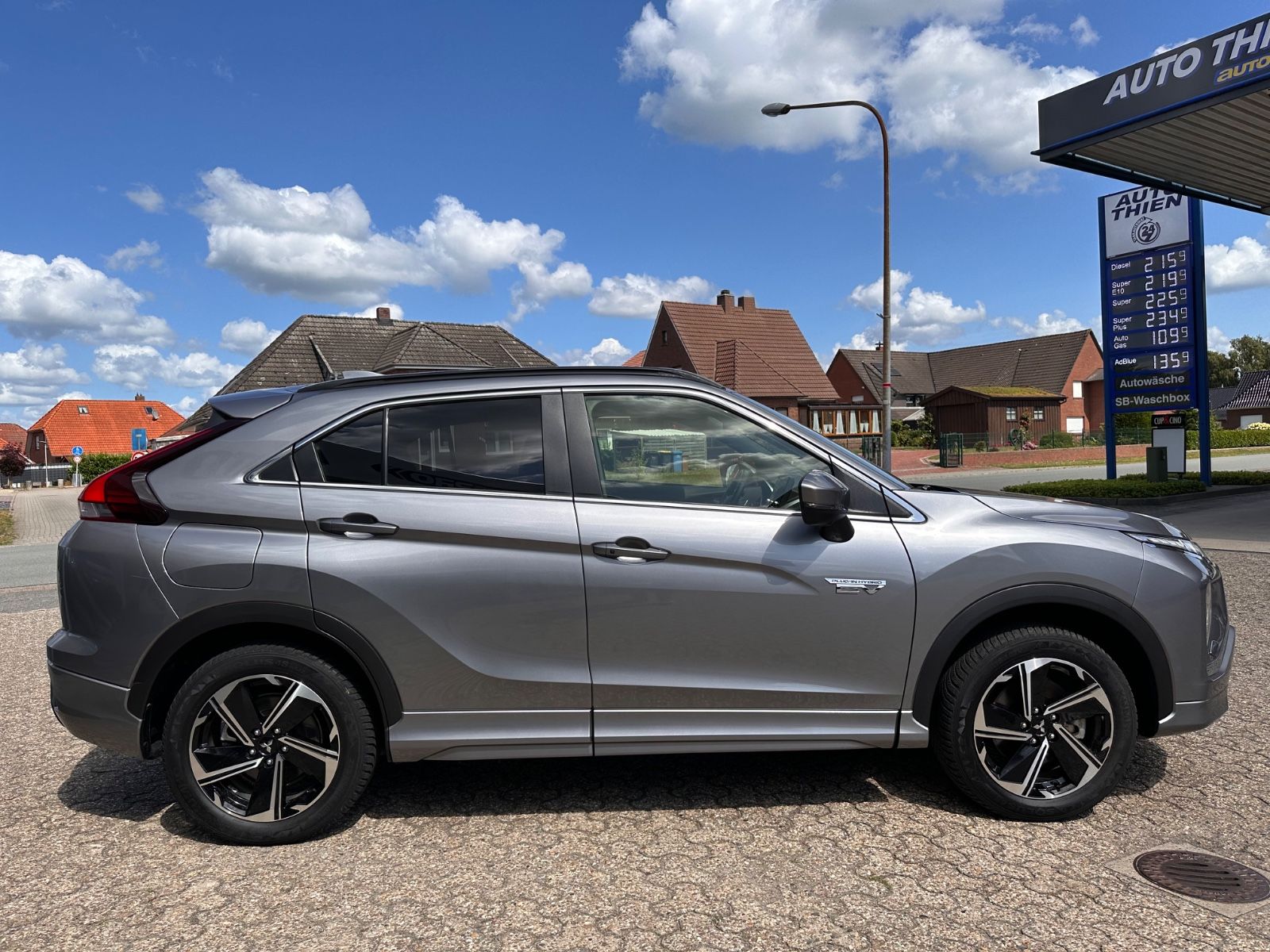 Fahrzeugabbildung Mitsubishi Eclipse Cross 2.4 Hybrid 4WD Select AHK/ACC/360°