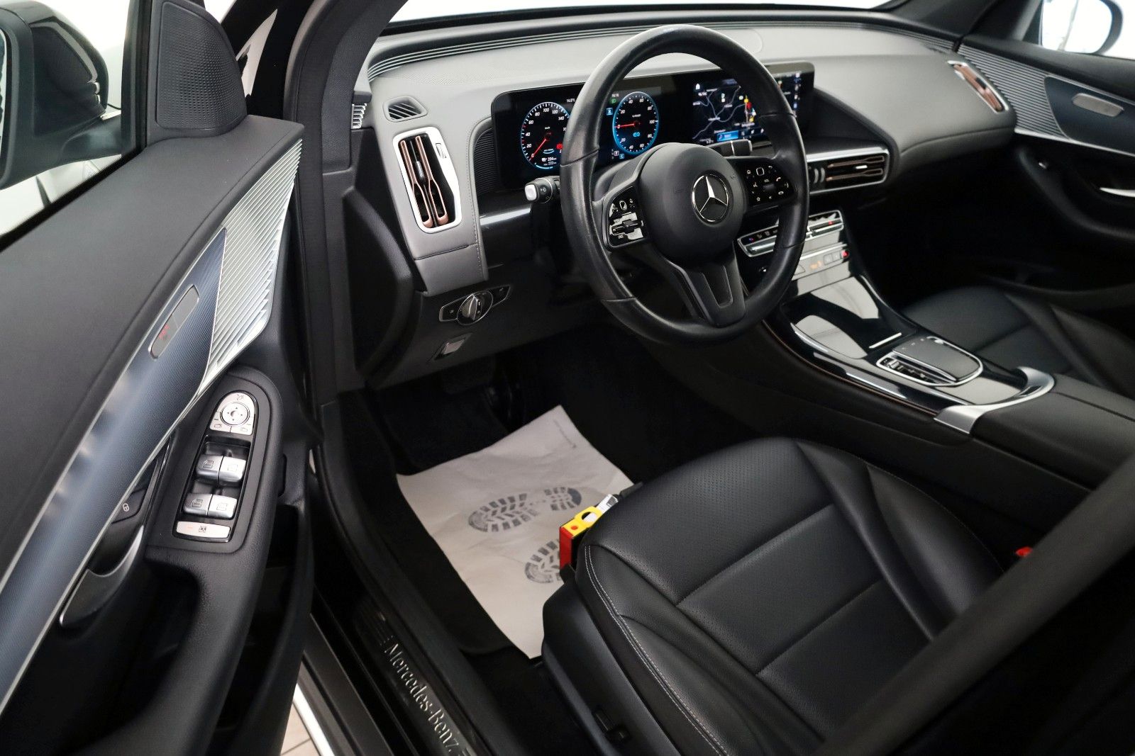 Fahrzeugabbildung Mercedes-Benz EQC 400 4Matic,Leder,Navi,LED,SH,Kamera,AHK