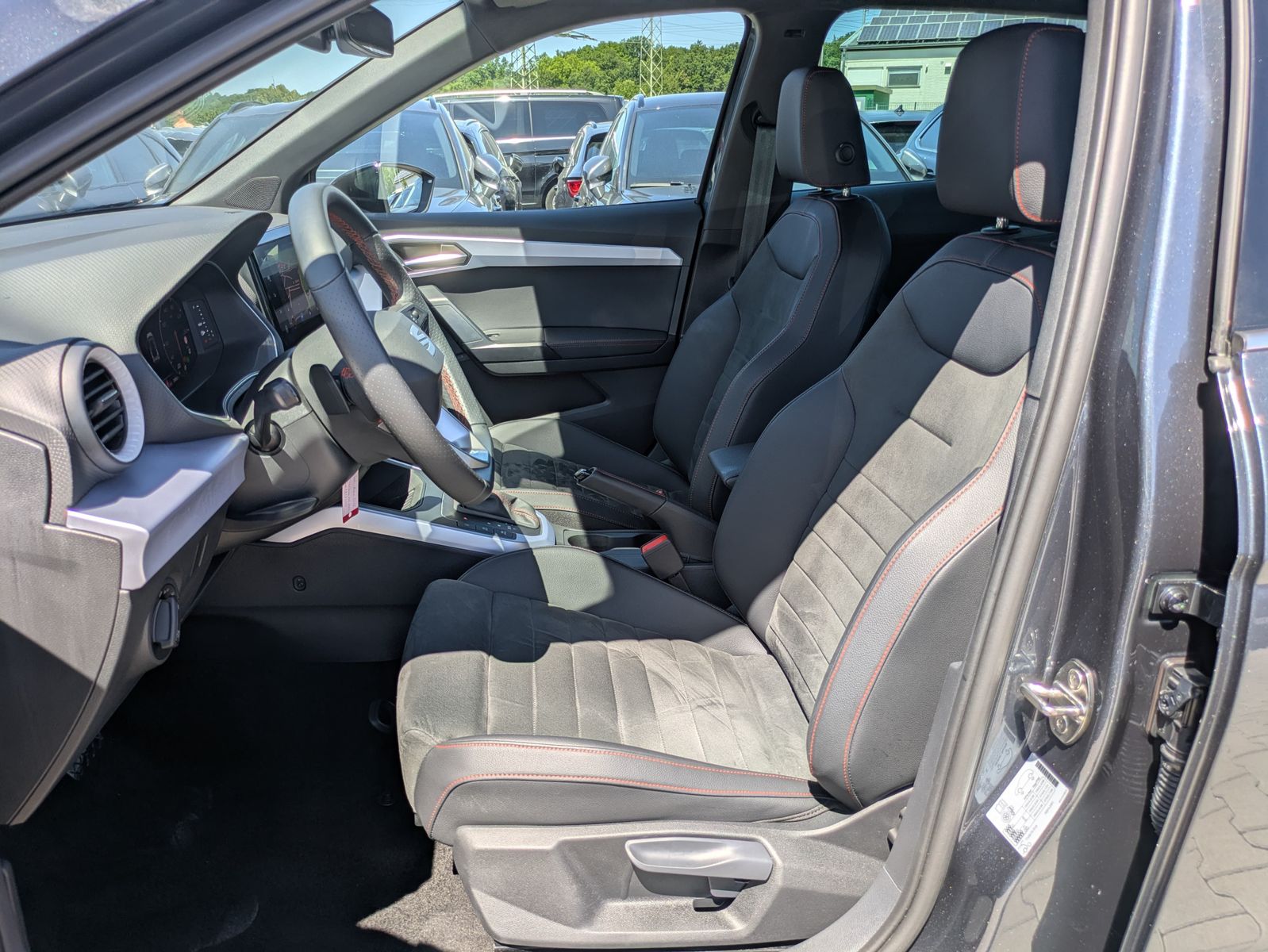 Fahrzeugabbildung SEAT Arona 1.0 TSI FR DSG AHK*ACC*LED*APP*DAB*KAMERA