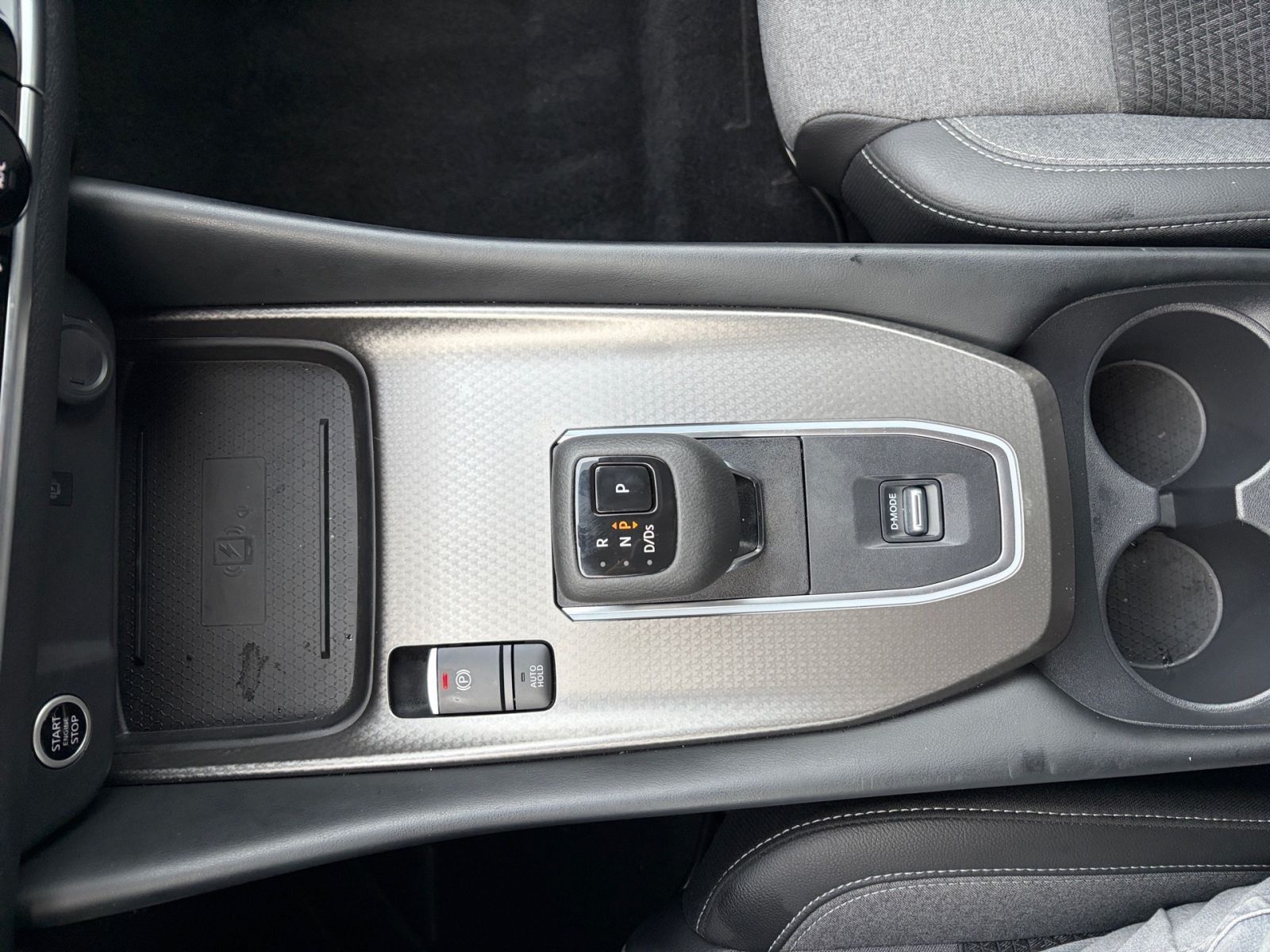 Fahrzeugabbildung Nissan Qashqai 1.3 DIG-T Automatik N-Connecta*AHK*Navi*