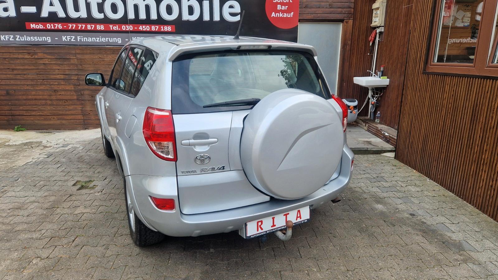 TOYOTA RAV4 - 2.2 177 CV - ATTELAGE - RÉGULATEUR DE VITESSE