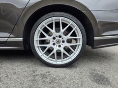 VW Passat Variant R-Line 2.0TDI 150PS DSG Pano DAB VW Passat Variant R-Line 2.0TDI 150PS DSG Pano DAB