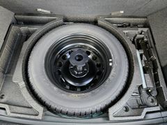 SKODA Karoq Fresh AHK NAVvorb SHZ LED PDC RKF BLT 5J G