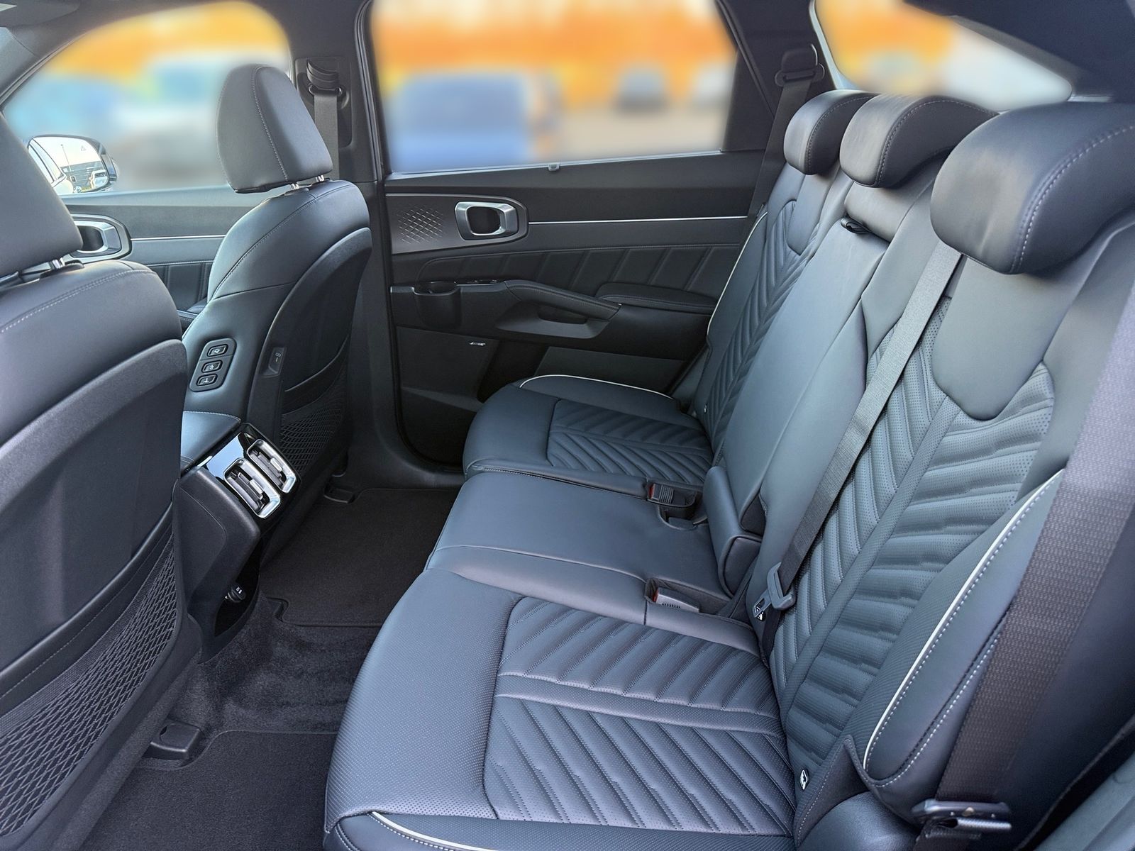 Fahrzeugabbildung Kia SORENTO PE 1.6T HEV AWD PLAT 7S NAP PR GD