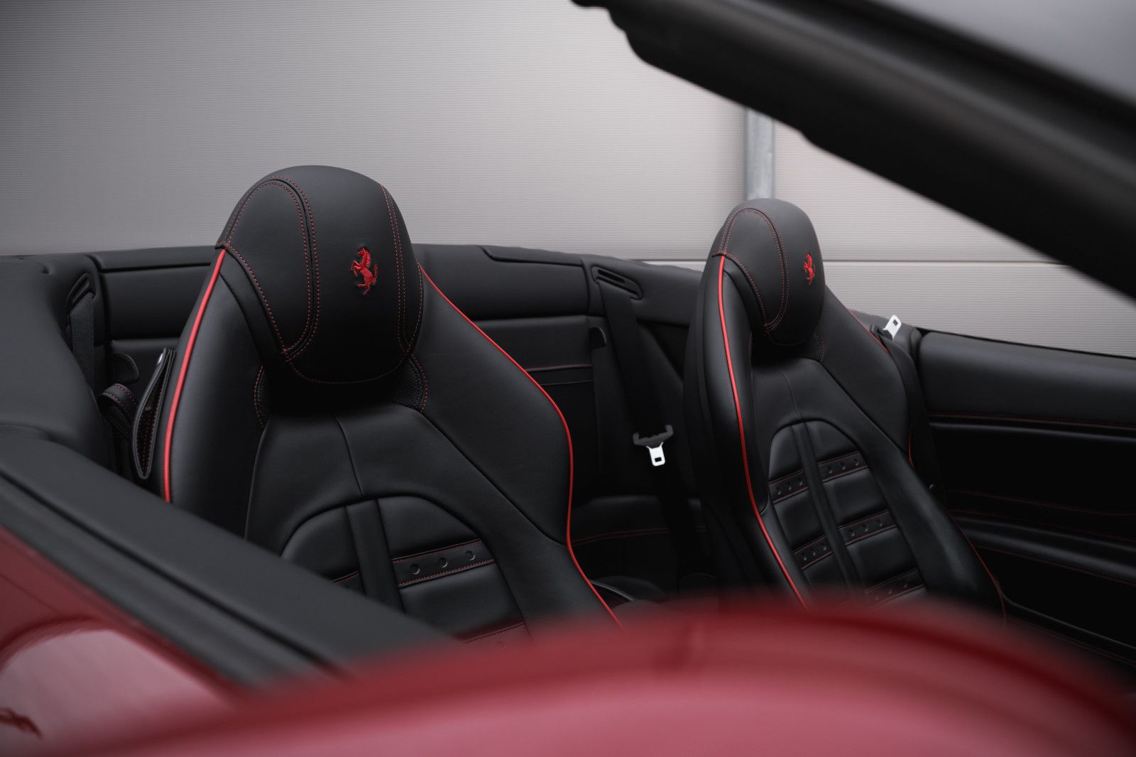 Fahrzeugabbildung Ferrari California T-erst 9.640km-Navigation-