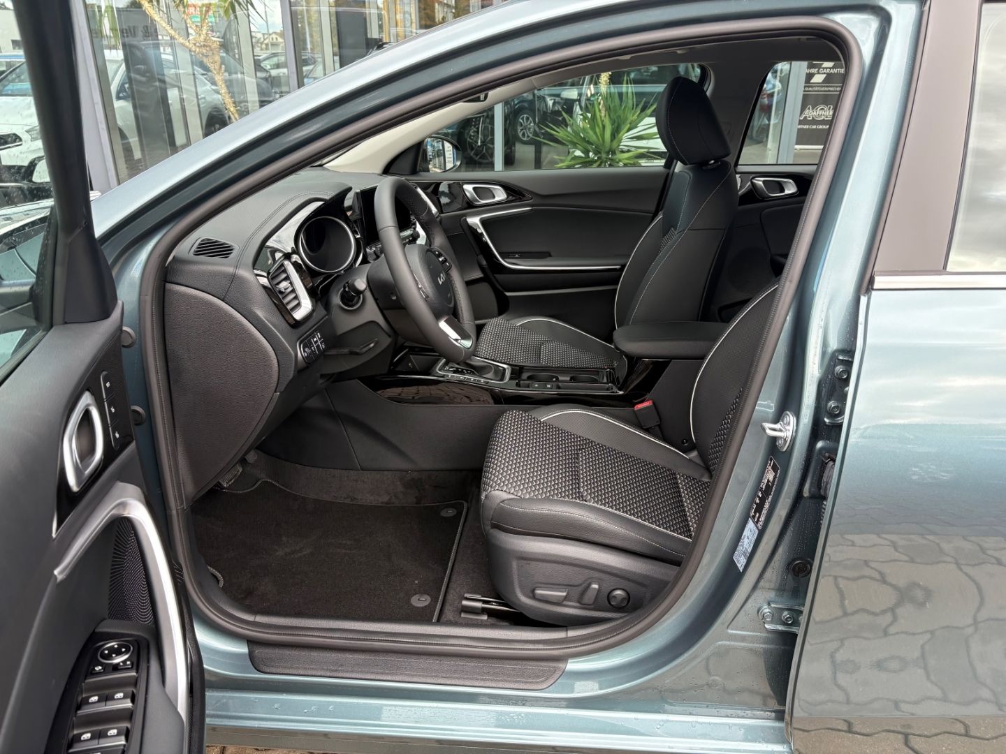 Fahrzeugabbildung Kia Ceed_sw Spirit SpurHalAss P1 P4 P5 El. Panodach