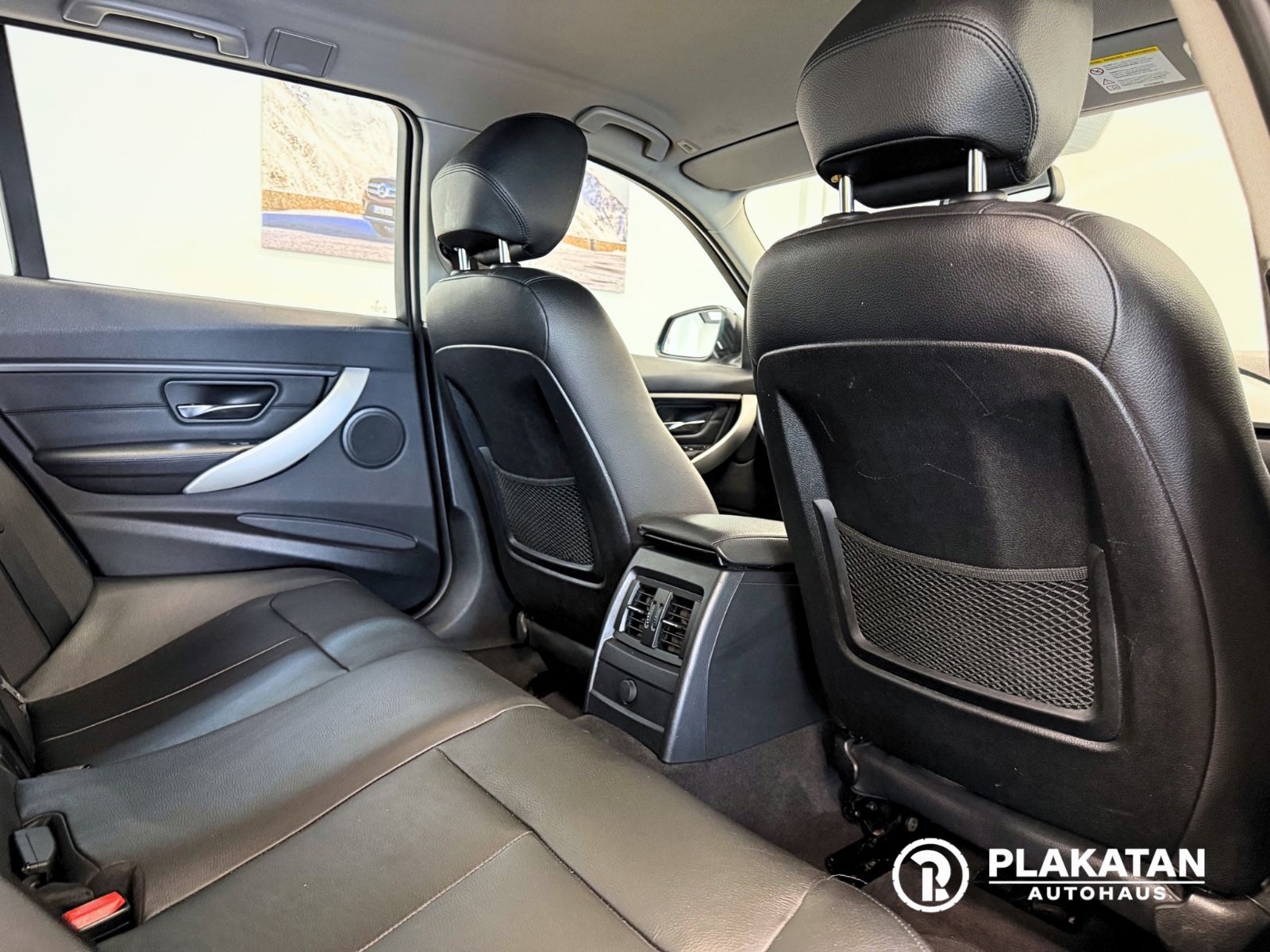 Fahrzeugabbildung BMW 318d Touring Leder Navi Bi-Xenon