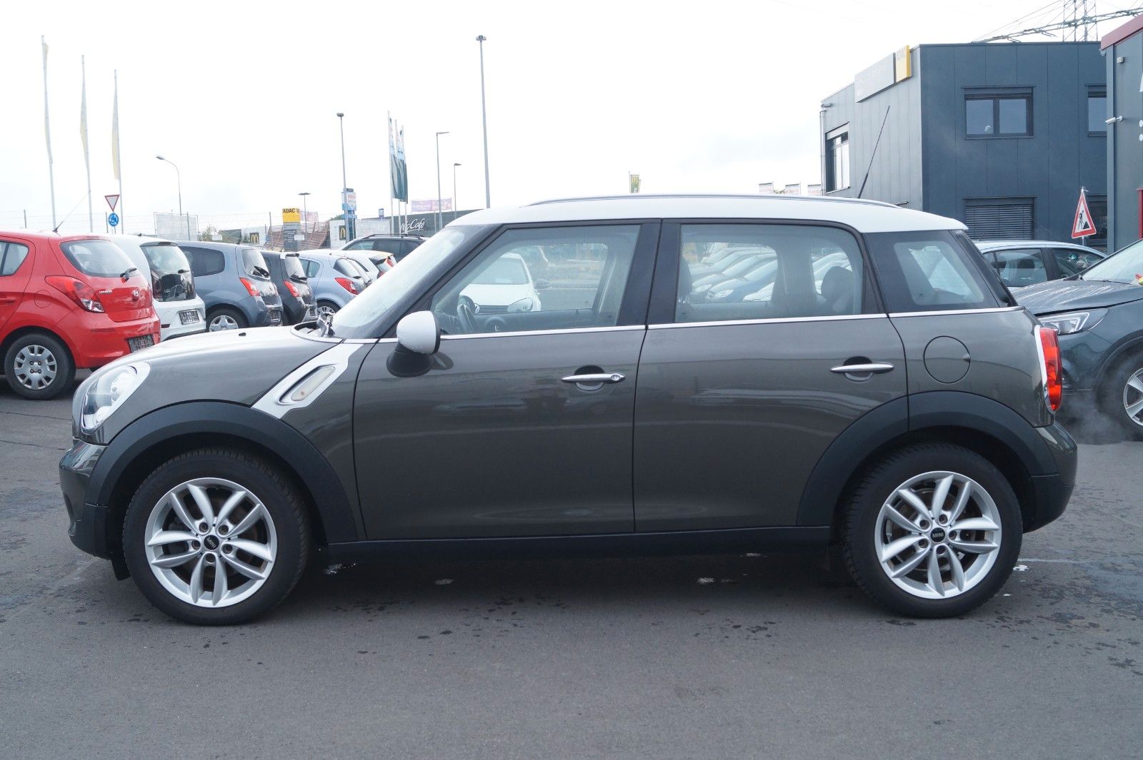 Fahrzeugabbildung MINI COOPER Countryman Cooper