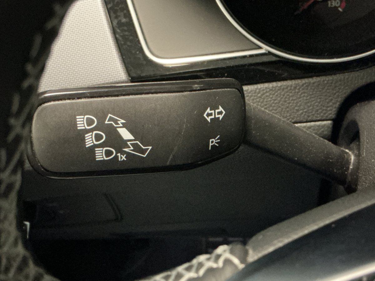 Fahrzeugabbildung Volkswagen Passat Variant Comfortline R-Line 1.4 TSI Navi
