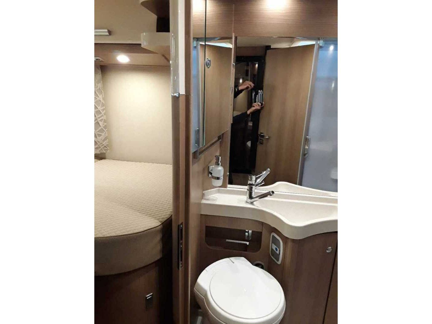 Fahrzeugabbildung Carthago c-tourer T143 LE Sprinter 417 DISTR 24"TV 3xBett