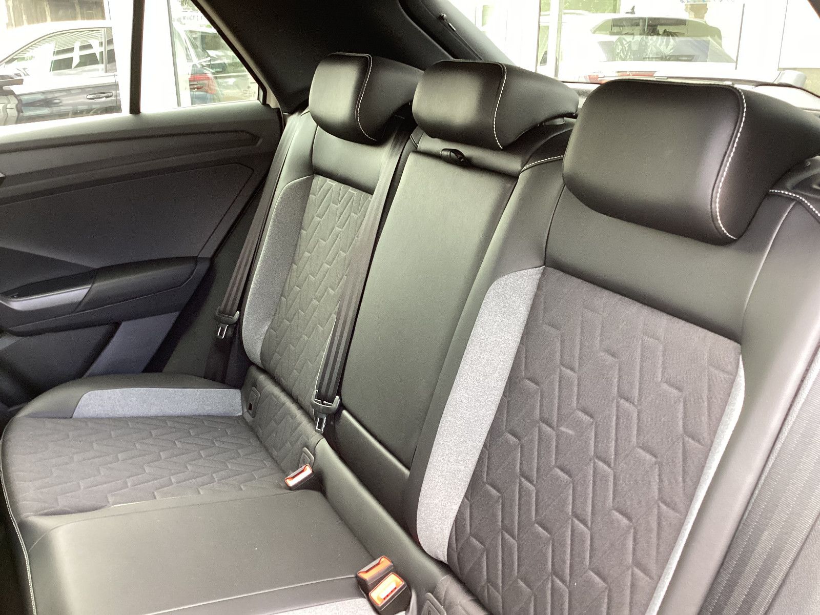 Fahrzeugabbildung Volkswagen T-Roc Goal 1.0 TSI LED  ACC