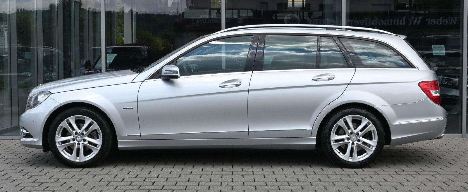 Fahrzeugabbildung Mercedes-Benz C 250 T BlueEFF. AVANTGARDE Facelift °AHK°COMAND