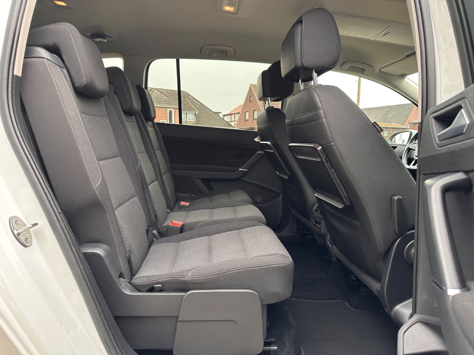 Fahrzeugabbildung Volkswagen Touran Comfortline 1.4 TSI 7-Sitze/ACC/SHZG/Navi