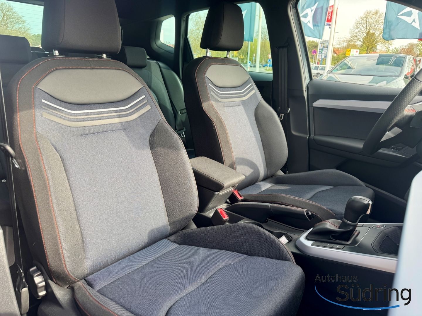 Arona 1,0 TSI FR DSG AHK Navi Rückfk. ACC