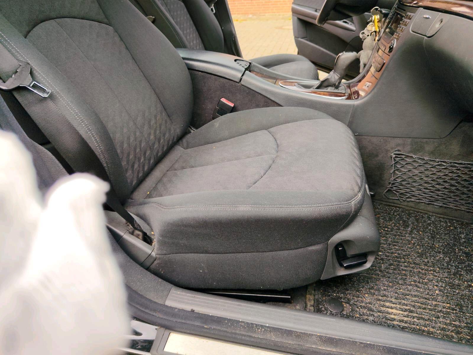 Mercedes-Benz E220 2004 — photo 6