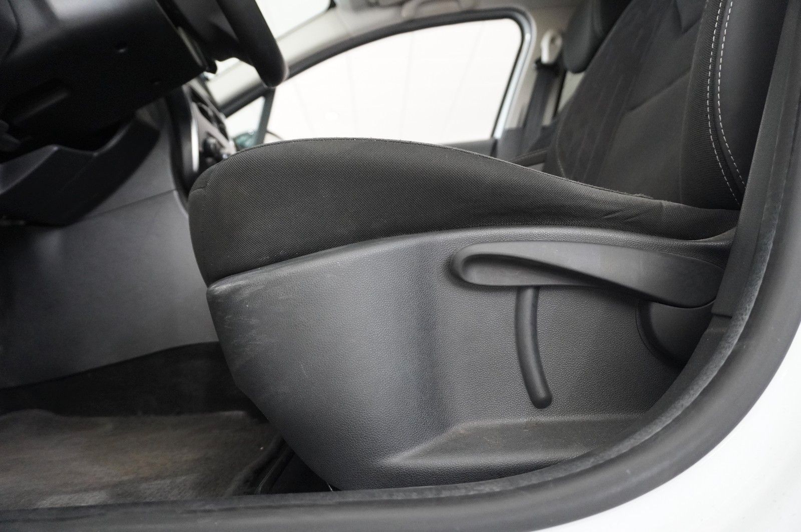 Fahrzeugabbildung Renault Clio IV Grandtour 0.9 TCE LIMITED NAVI/LED/DAB+