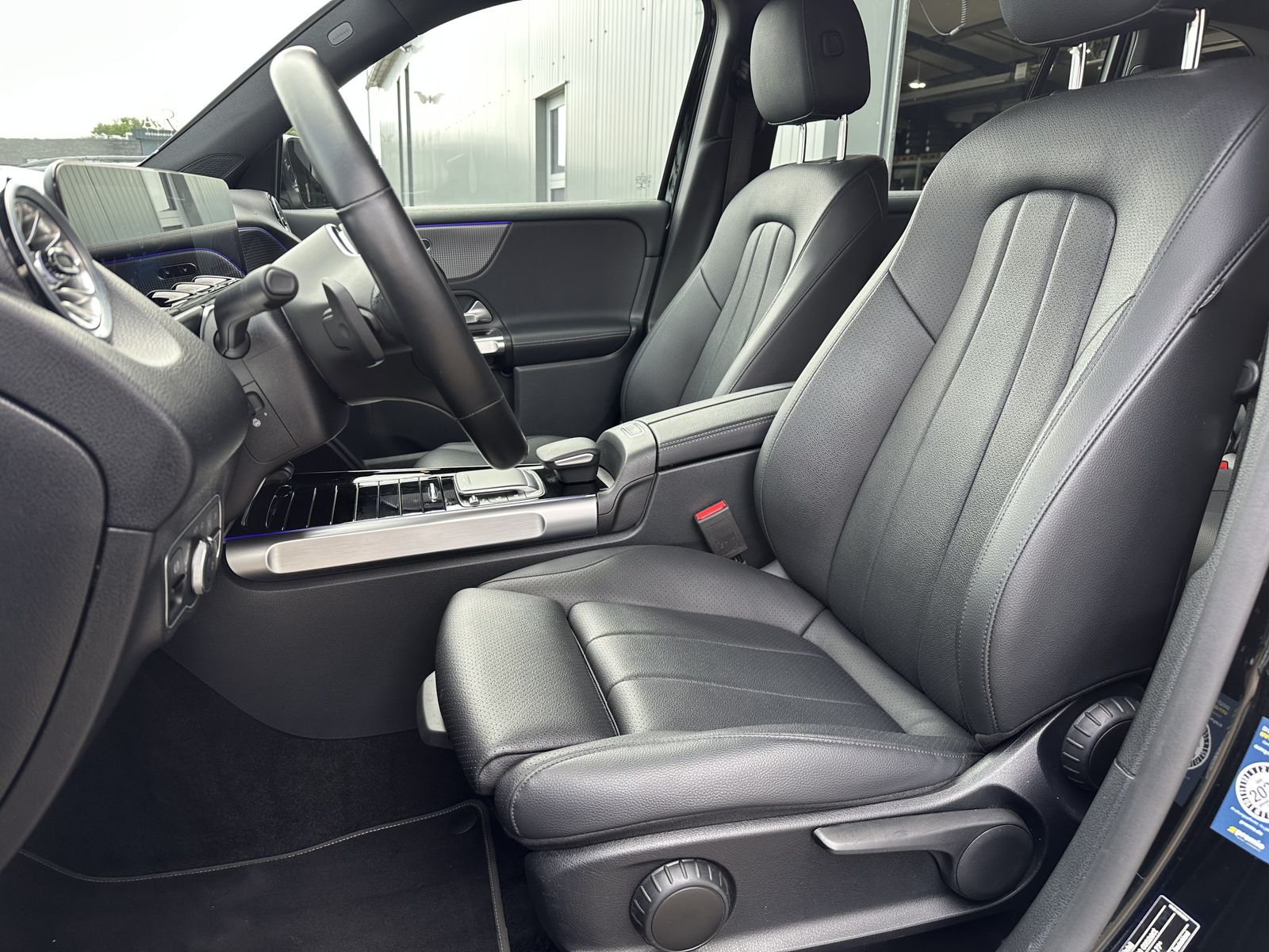 Fahrzeugabbildung Mercedes-Benz GLB 220d Progressive NAV+LED+AHK+DISTRONIC+KAM