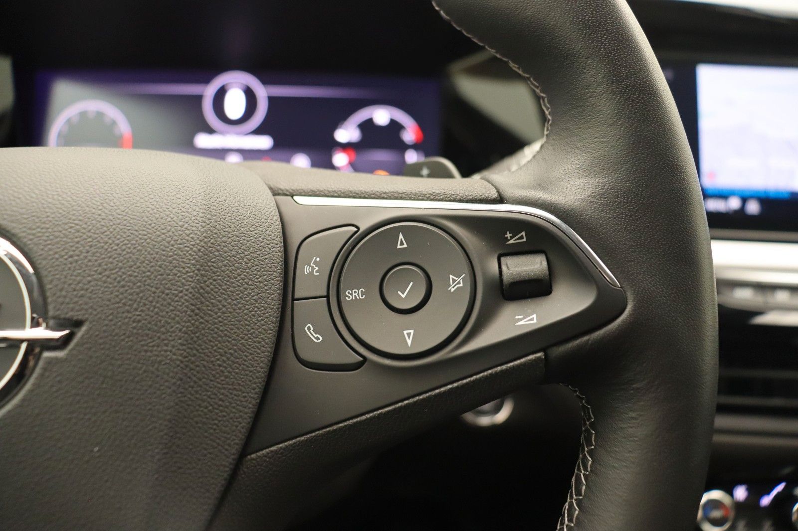 Fahrzeugabbildung Opel Grandland 1.2 Elegance NAVI LED MEMORY