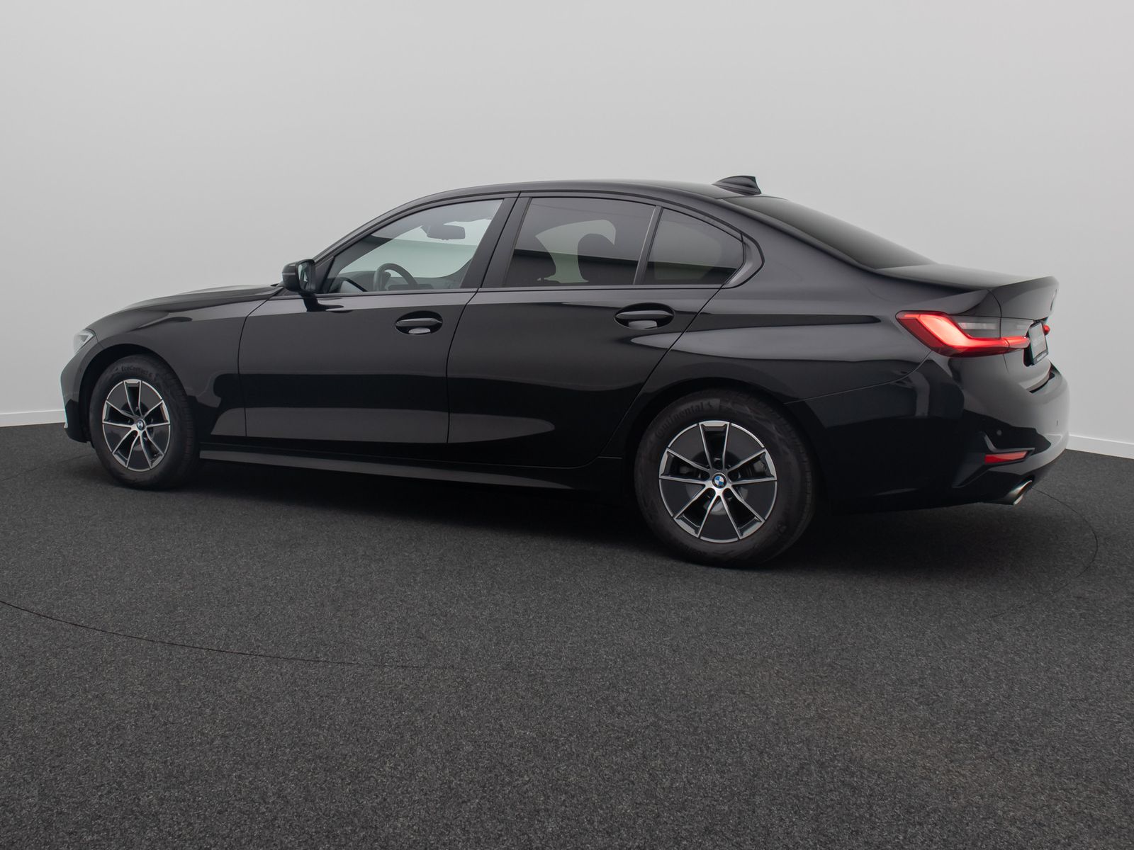 Fahrzeugabbildung BMW 318i CockpitPlus DAB GeschwindigReg Alarm HiFi