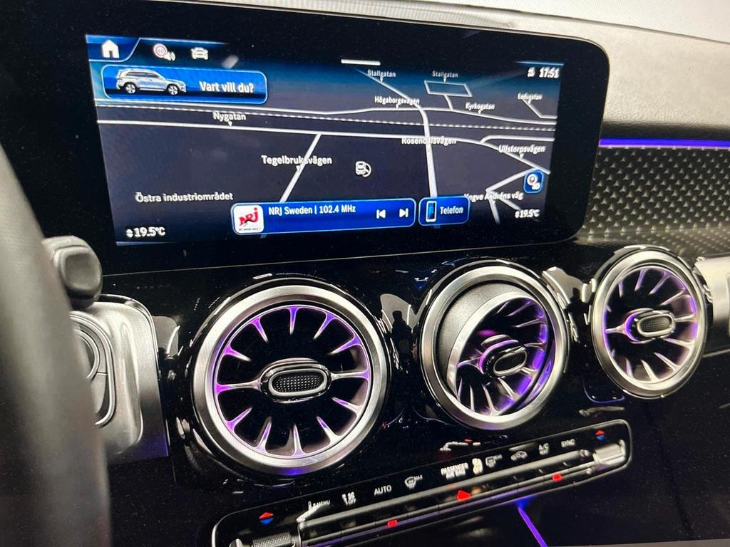 Mercedes-Benz GLB 220