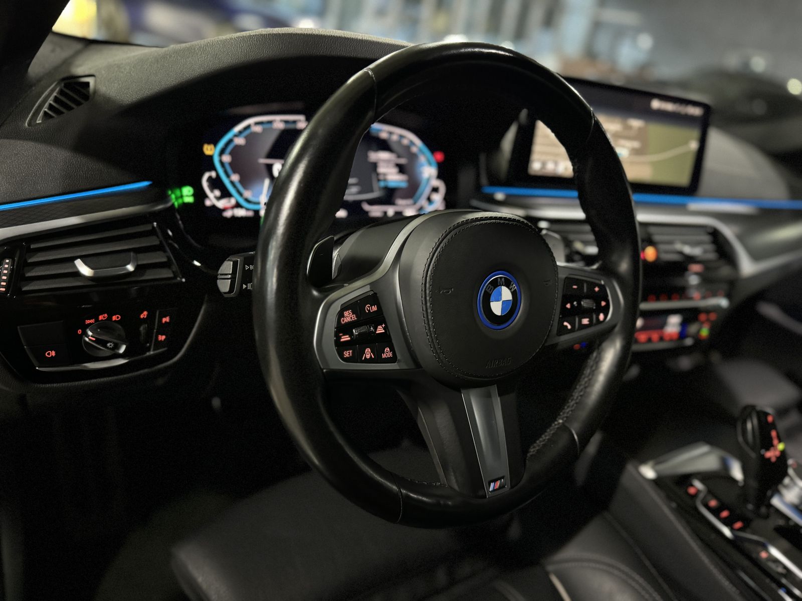 Fahrzeugabbildung BMW 530e M Sport Kamera Laser HUD DAB HiFi Komfort