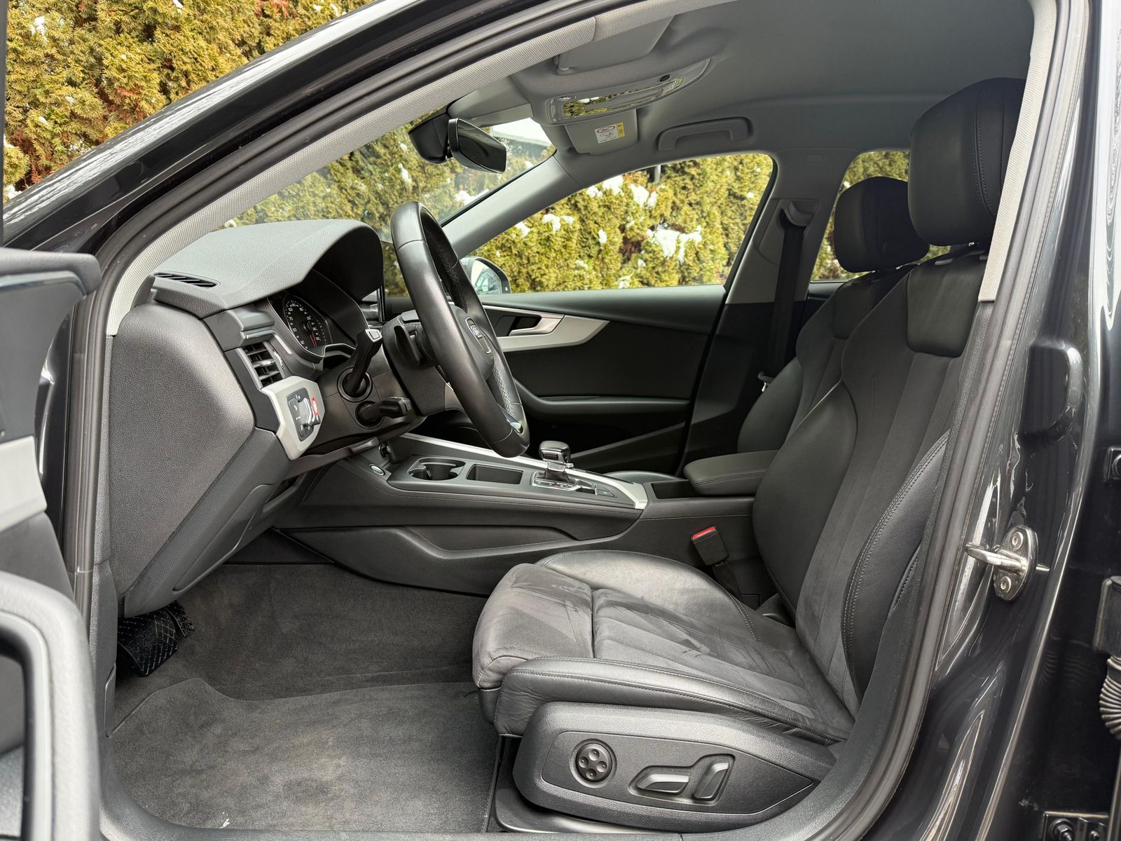 Fahrzeugabbildung Audi A4 Avant 40TDI S-tr LED+NAV+SHZ+AHK+KAM+MEMO+MMI