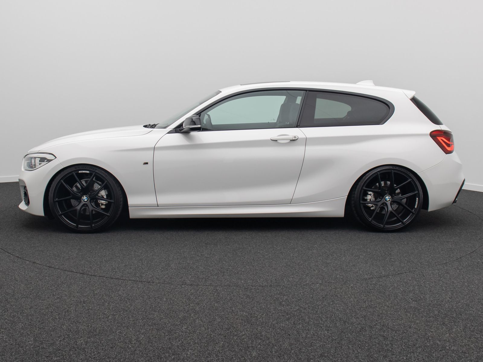 Fahrzeugabbildung BMW 118 d M Sport, Schiebedach,19 " Gewindefahrwerk