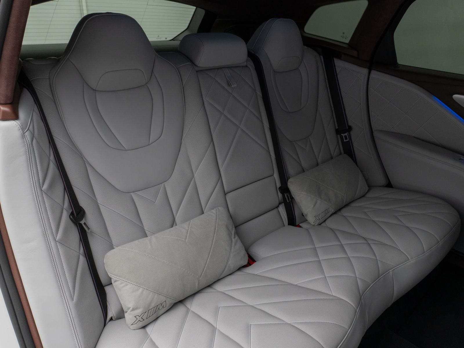 Fahrzeugabbildung BMW XM Individual M Sitze DAB B&W Massage SoftClose