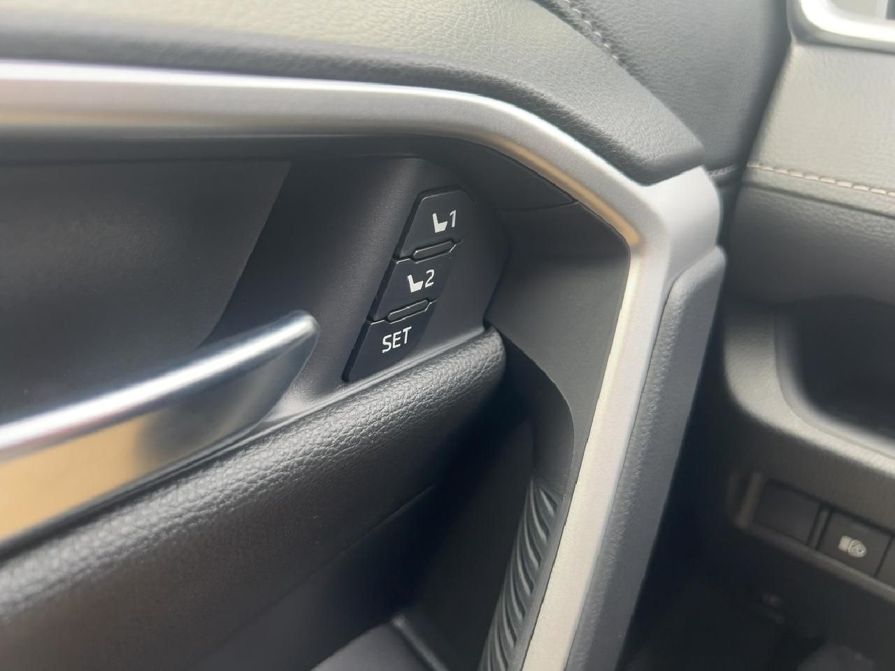 Fahrzeugabbildung Toyota RAV4 2,5 Hybrid 4x2 Lounge