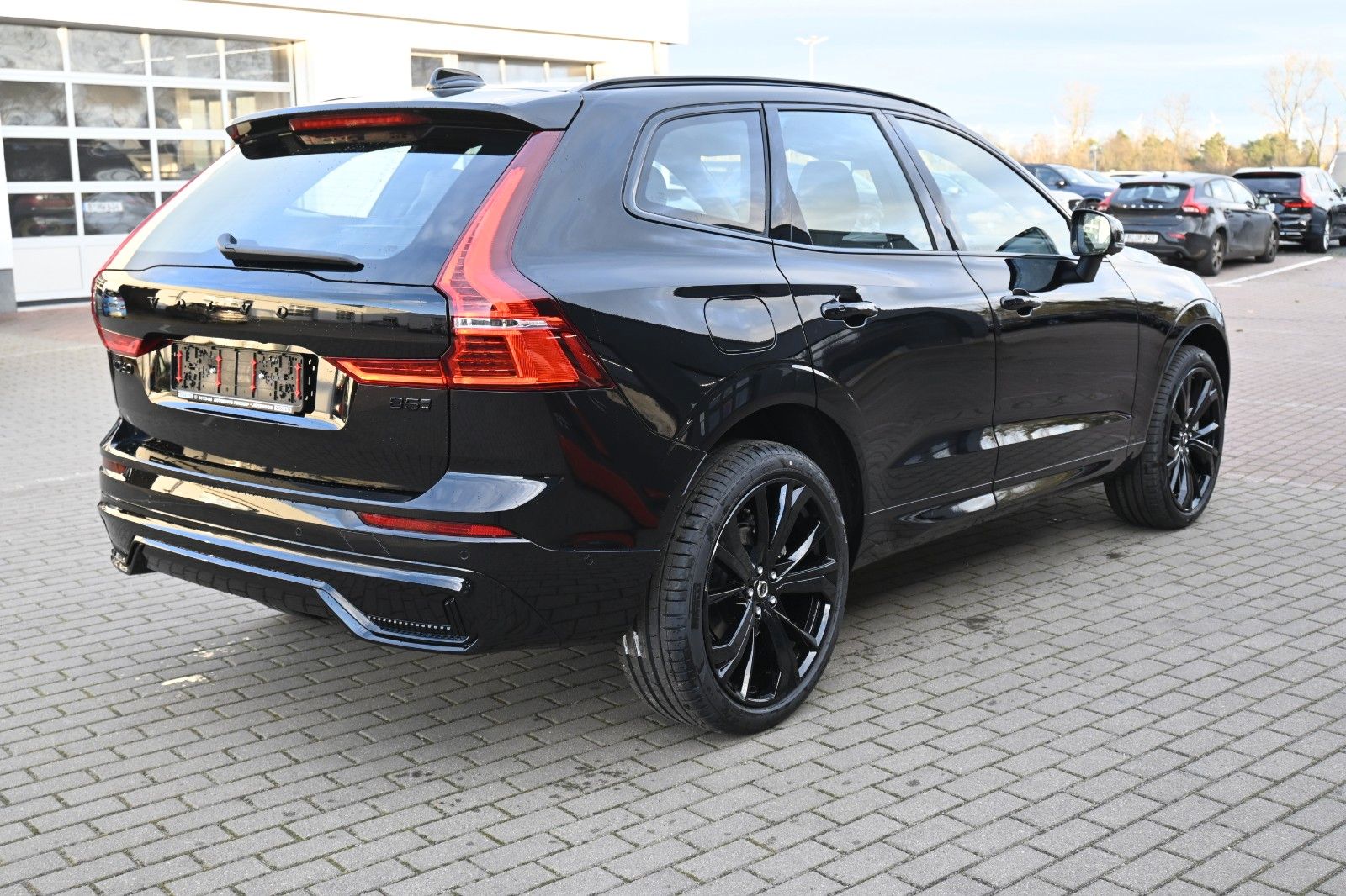 Fahrzeugabbildung Volvo XC60 B5 AWD Plus Black Edition*H&K*360°*ACC