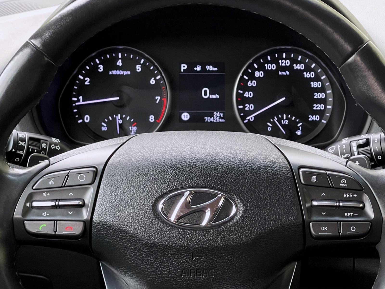 Hyundai i30 1,4 AUTOM. NAVI SITZHEIZ.SCHECKHEFT GARANTIE