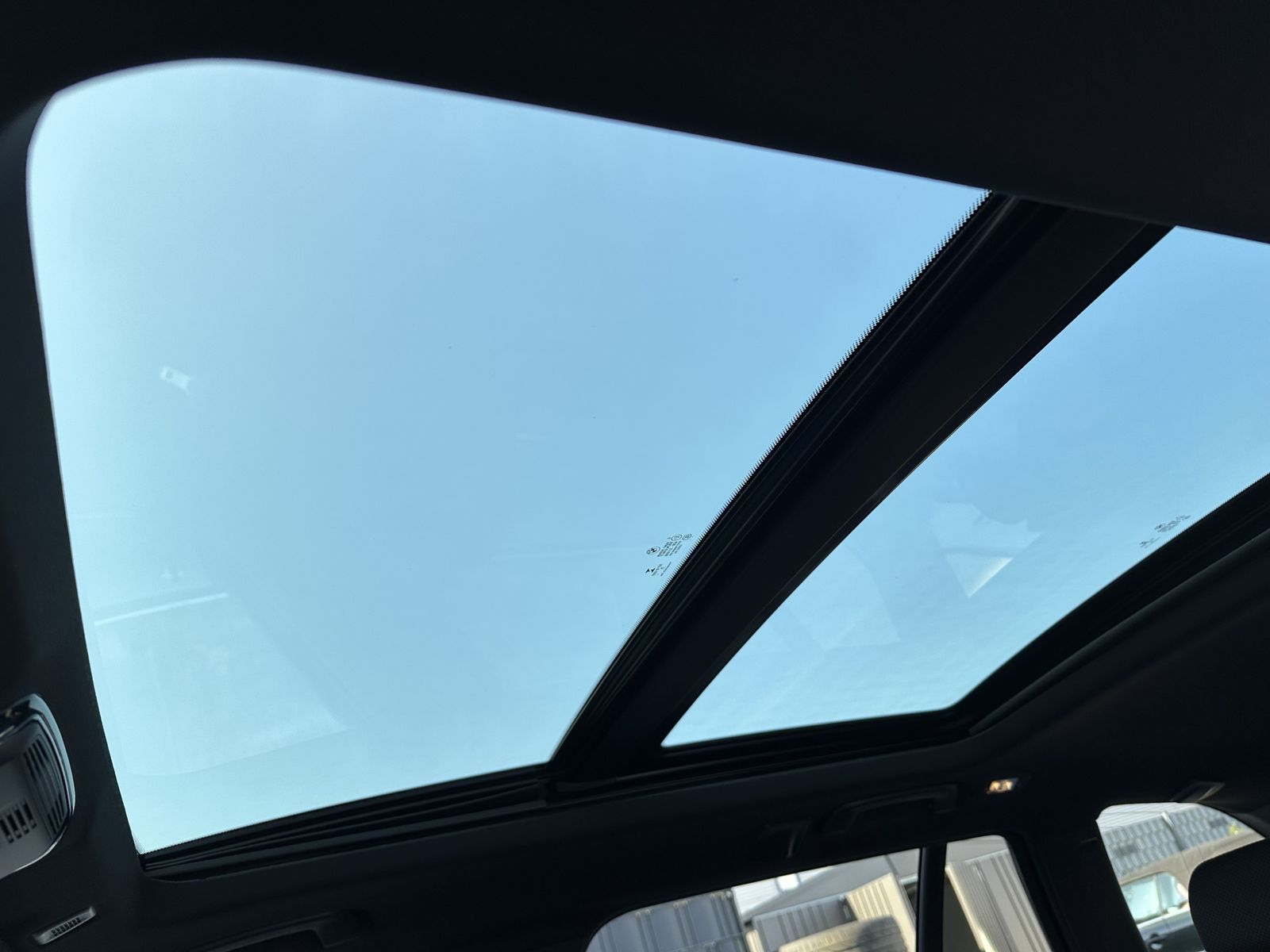 Fahrzeugabbildung BMW 520d Touring M-Sport NAV+LED+AHK+PANO+KAMERA+1HD