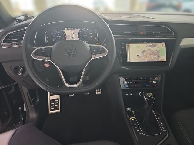 Fahrzeugabbildung Volkswagen Tiguan 1.5 TSI 6-Gang MOVE AHK NAVI MATRIX 360°