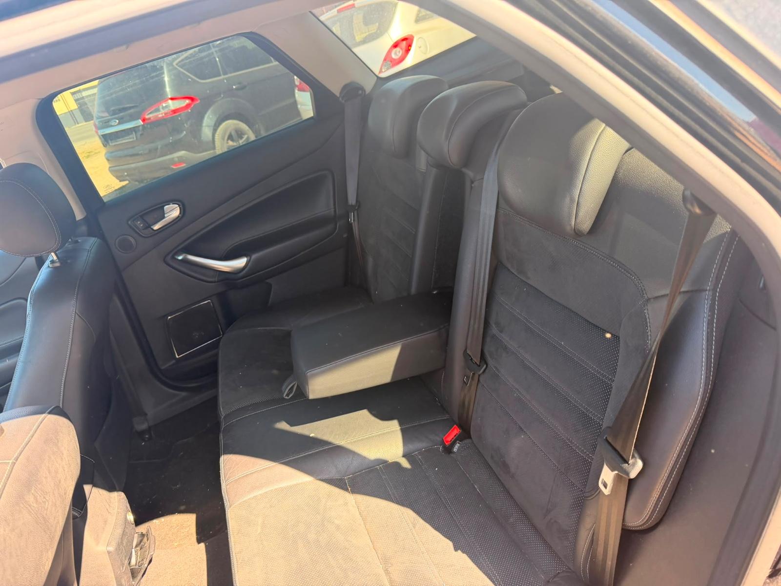 Ford Mondeo 2010 — photo 12