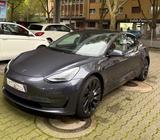 Tesla Model 3 Performance/LANGSTRECKENBATT. ALLRADANTR - Tesla Model 3 in Dortmund