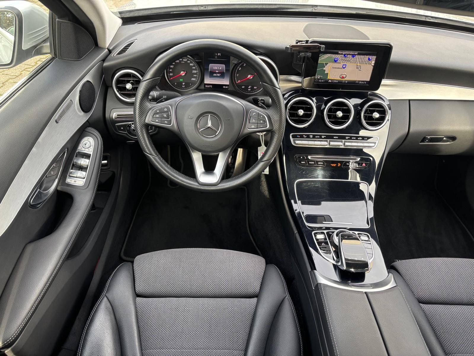 Fahrzeugabbildung Mercedes-Benz C 180 AVANTGARDE*LED*SD-KARTEN-NAVI*AMBIENTEBEL*