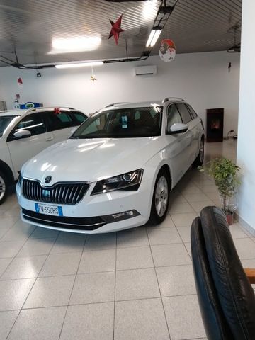 Skoda Superb 1.6 TDI DSG Wagon Ambition Neopaten