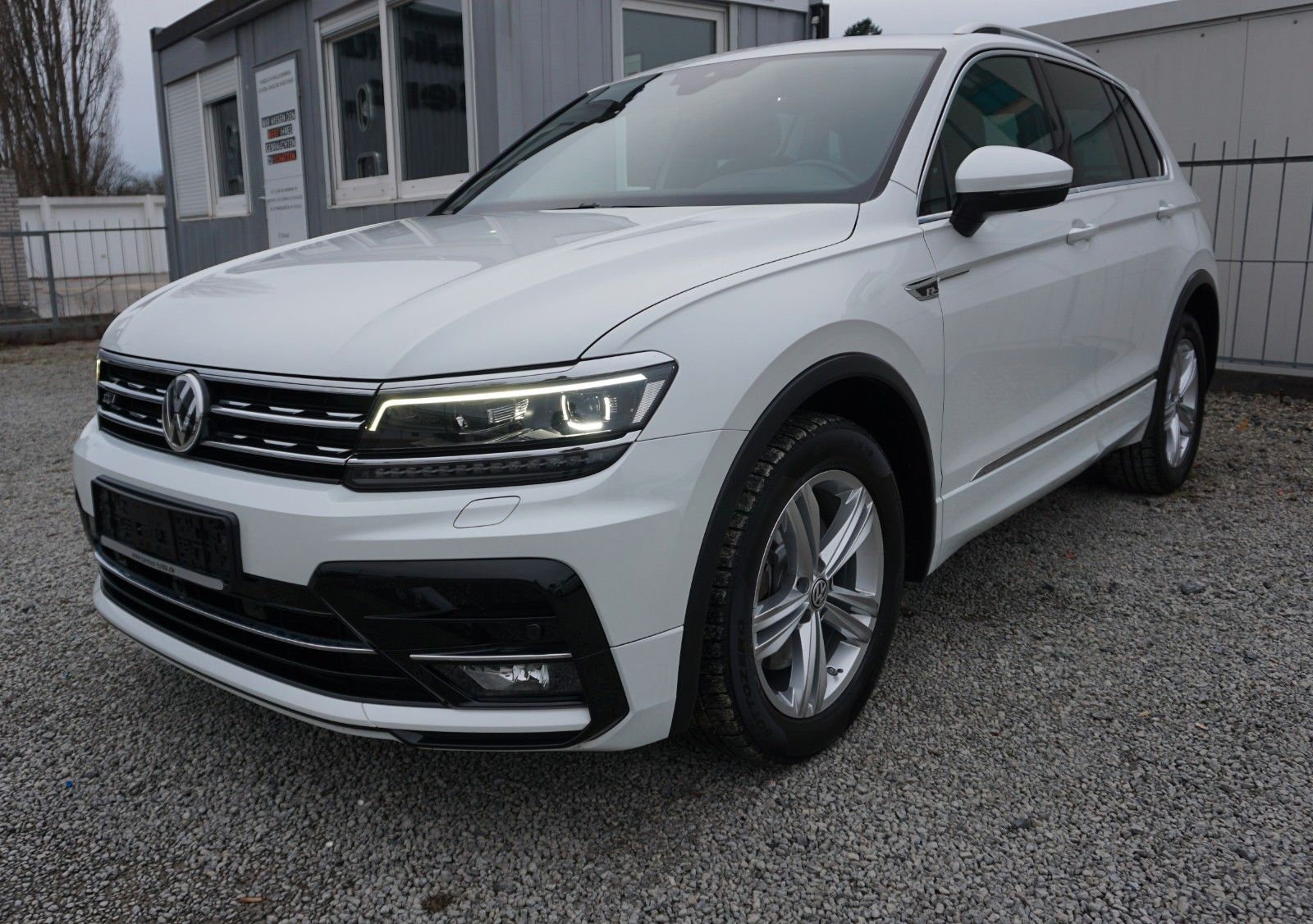 Fahrzeugabbildung Volkswagen Tiguan Highline 4M R-Line Panorama,Navi,LED,AHK