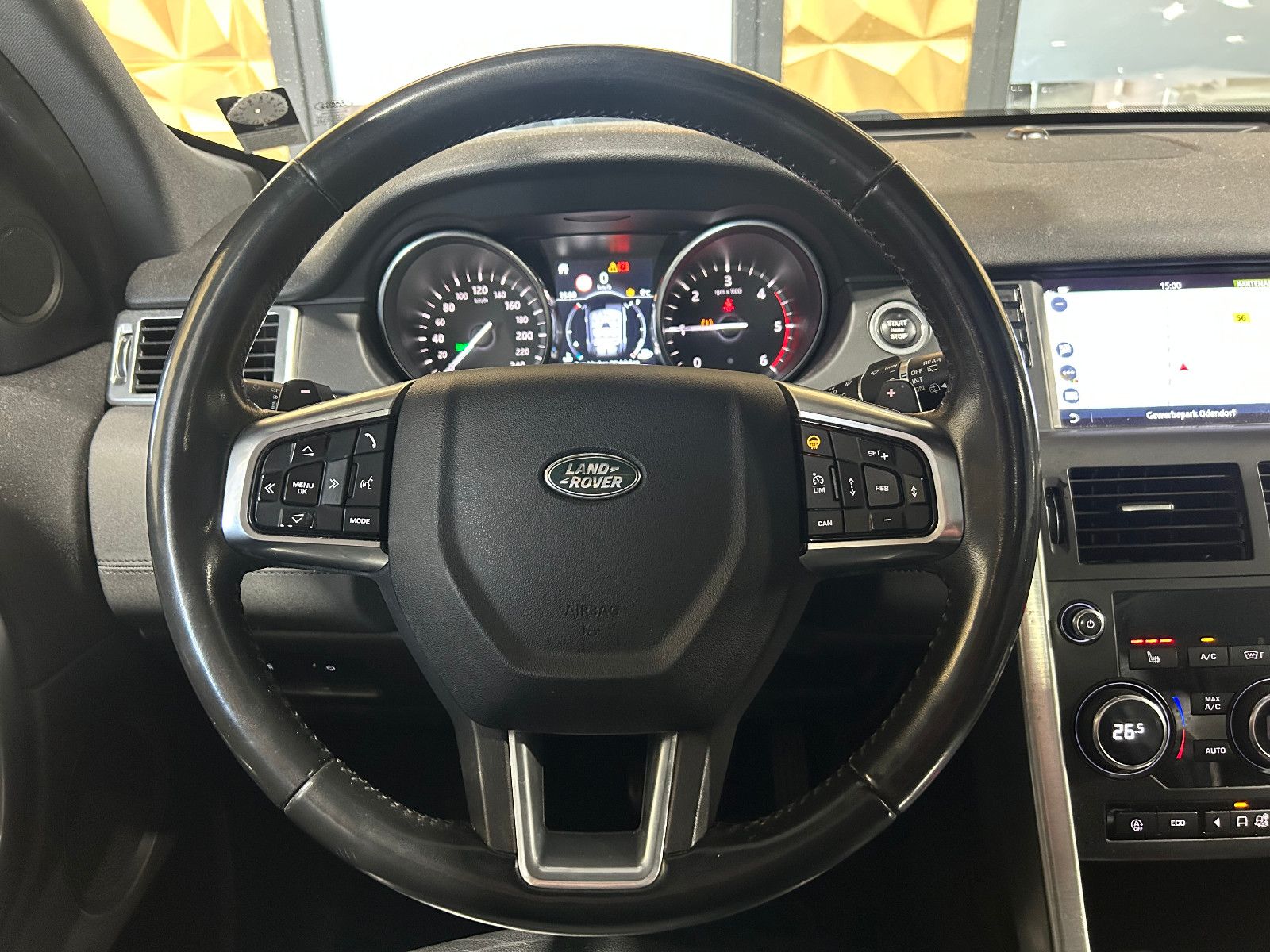Fahrzeugabbildung Land Rover Discovery Sport SE AWD/PANO/ACC/NAVI/KAMERA/SHZ