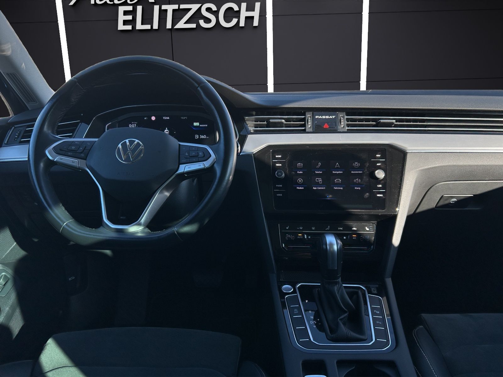 Fahrzeugabbildung Volkswagen Passat Variant Elegance TDI DSG IQ.Light ACC SH