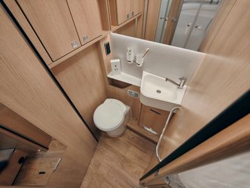 Fahrzeugabbildung HYMER / ERIBA / HYMERCAR B-KLASSE MODERN COMFORT BMC-I 680 PREMIUM