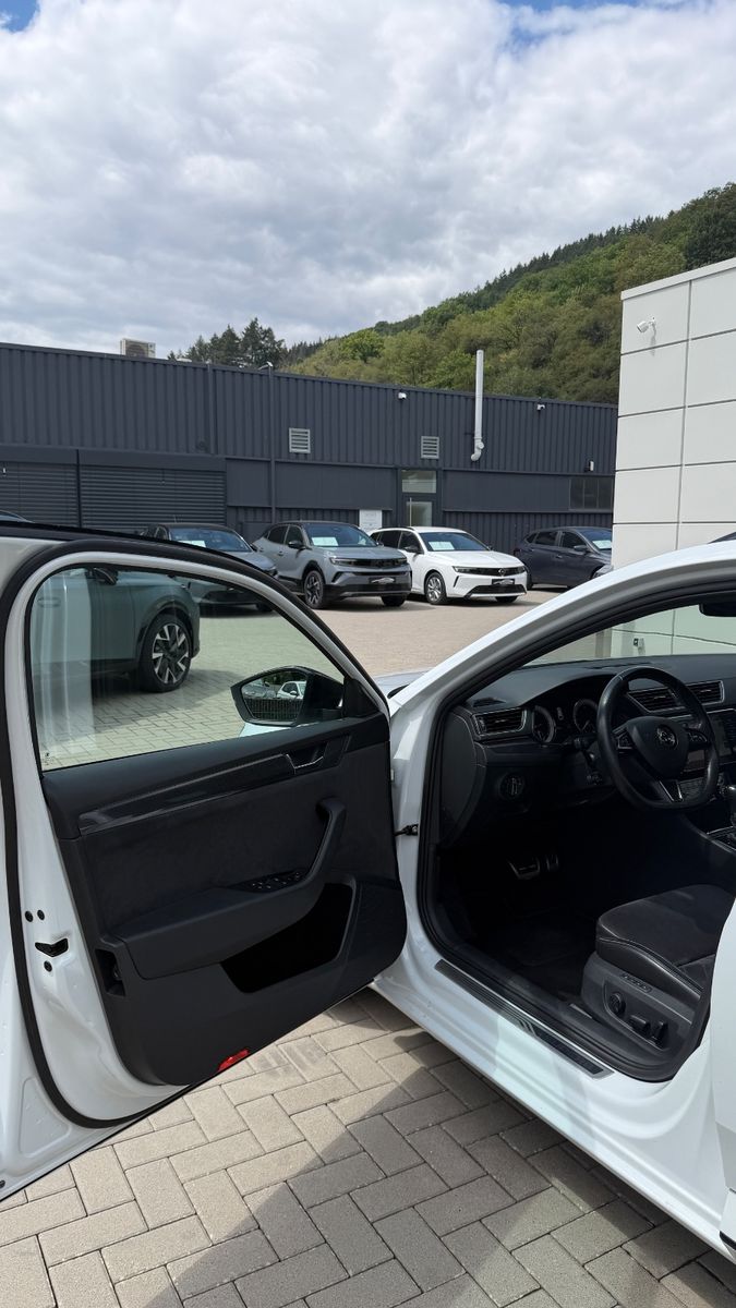 Skoda Superb Combi SportLine 4x4 DSG AHK Pano foto 6